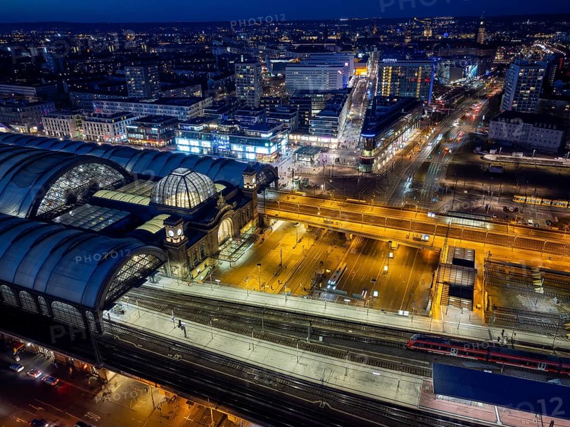 Central station at Wiener Platz. The new construction has been completed, the membrane roof of the main station has to be renewed in the meantime after defects