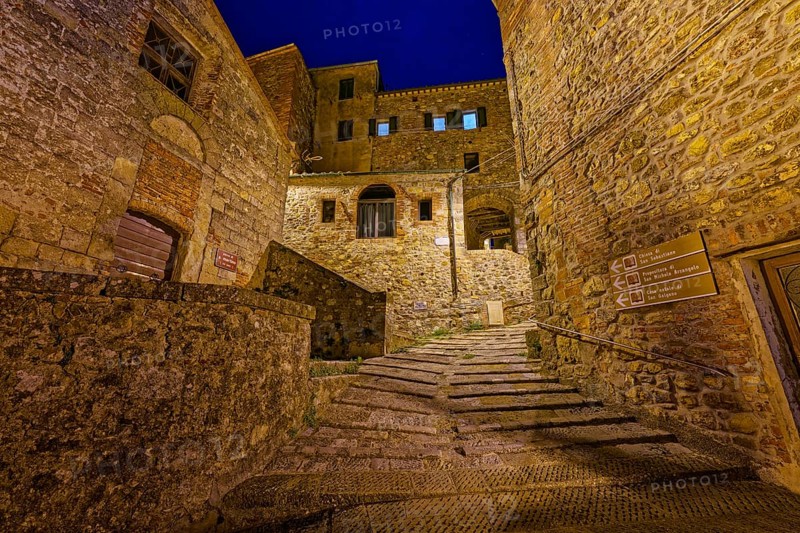 Dark romantic alleys, evening, Montesiepi, Chiusdino, Tuscany, Italy, Europe