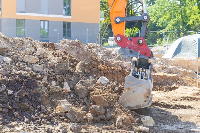 Since mid-June, a 9-strong team from the Saxony State Office for Archaeology has been investigating the areas next to the demolished Robotron building that remained undeveloped after 1945. This measure has become necessary because a new residential area with underground car parks is being built here and the construction work for the new buildings would irretrievably destroy the archaeology still preserved in the ground. In the process, building structures and cellars from the 18th century to 1945, four presumably late medieval / early modern house cellar pits and a still undated building floor plan of a predecessor development, which was probably abandoned around 1600 or a little later, cultural layers from the High Middle Ages, 16th and 18th centuries were found., Excavations, Dresden, Saxony, Germany, Europe
