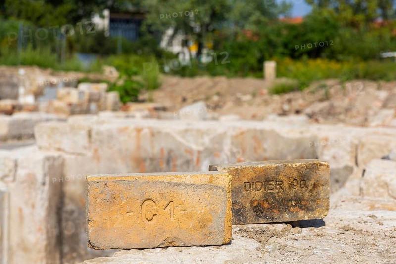 Since mid-June, a 9-strong team from the Saxony State Office for Archaeology has been investigating the areas next to the demolished Robotron building that remained undeveloped after 1945. This measure has become necessary because a new residential area with underground car parks is being built here and the construction work for the new buildings would irretrievably destroy the archaeology still preserved in the ground. In the process, building structures and cellars from the 18th century to 1945, four presumably late medieval / early modern house cellar pits and a still undated building floor plan of a predecessor development, which was probably abandoned around 1600 or a little later, cultural layers from the High Middle Ages, 16th and 18th centuries were found., Excavations, Dresden, Saxony, Germany, Europe