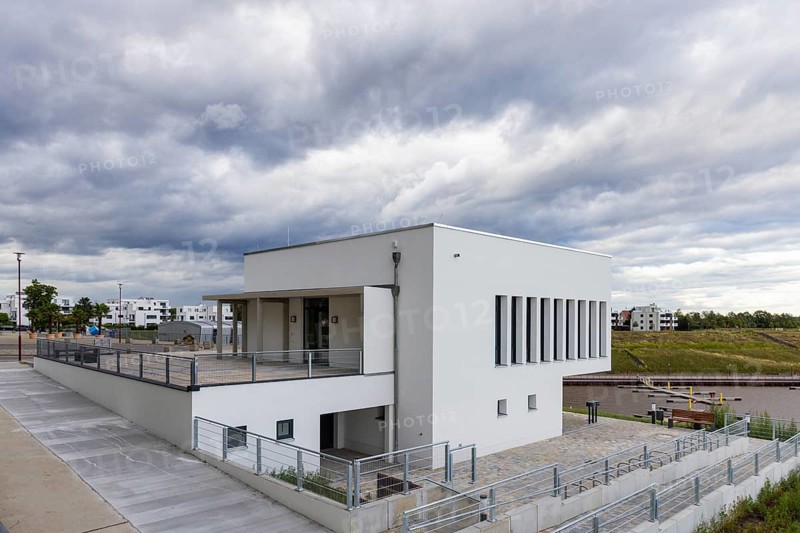 The visitor centre was the IBA Terraces: minimalist architecture consisting of three building cubes connected by terraces