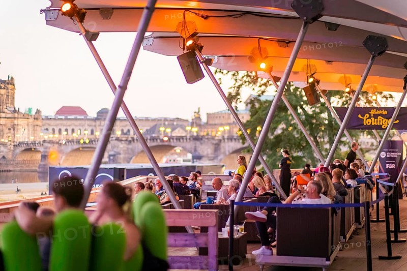 The Film Nights on the banks of the Elbe are Germany's largest open-air cinema festival. They have taken place every summer since 1991 on the Neustädter Elbufer in Dresden and have attracted over 200, 000 viewers in recent years. In 2021 the film nights will start with the Radeberger Fimnacht and 60 Years of Bond: No Time to Die