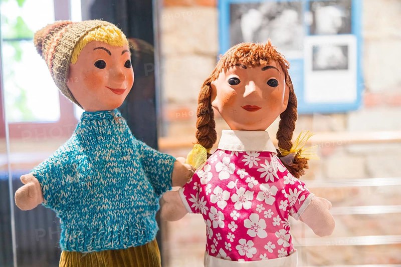 On the occasion of Heinz Fülfe's 100th birthday, a special exhibition on the life and work of the popular puppeteer was shown at the Pirna City Museum. He was known to a wide audience from children's television in the GDR. Hand puppets Flax and Krümel