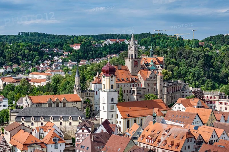Sigmaringen Castle, Hohenzollern Castle, former princely residence and administrative seat of the Princes of Hohenzollern-Sigmaringen, city view, Sigmaringen, Baden-Württemberg, Germany, Europe