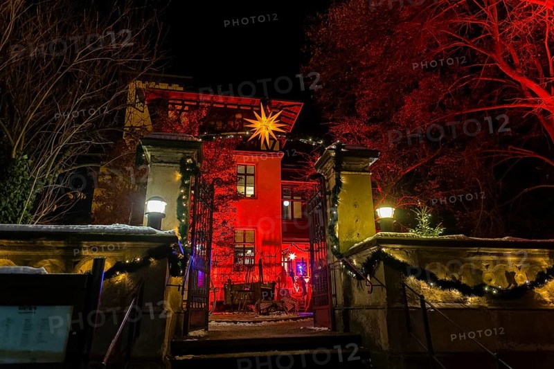 Christmas decorations at Villa Marie on the banks of the Elbe in Blasewitz