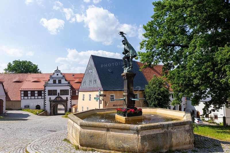 Falconer's Fountain on the Market Square in Lauenstein