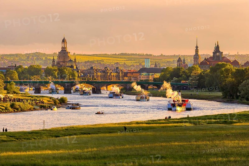 DEU Saxony Dresden Since 1995, at the 25th International Dixieland Festival, steamers and saloon ships festively flagged over all tops left the mooring bridges on the Terrassenufer. Since then the RIVERBOAT-SHUFFLE with the world's largest fleet of paddle steamers has been one of the highlights of the festival
