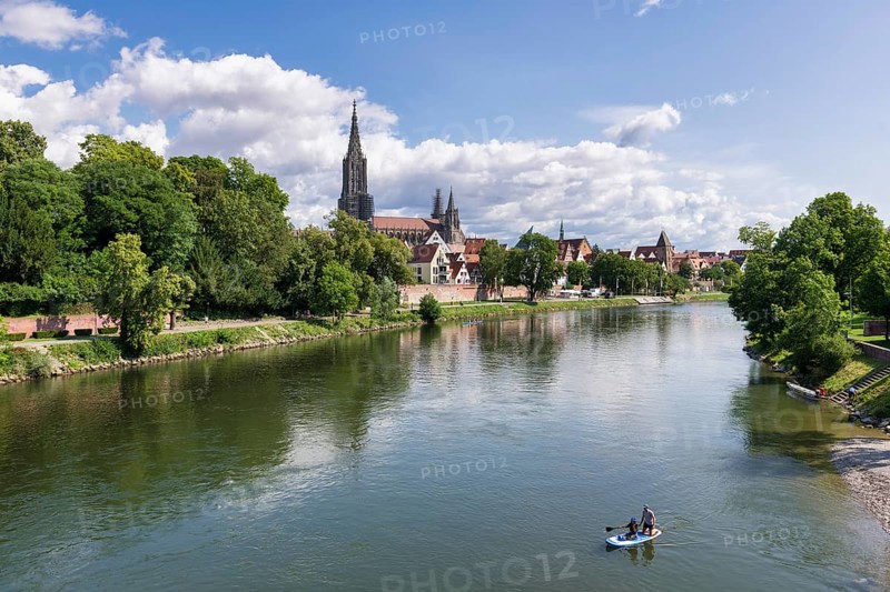 City view, Danube bank with historic old town, fishermen's quarter, Metzgerturm and cathedral, Stand-Up Paddle, Ulm, Baden-Württemberg, Germany, Europe