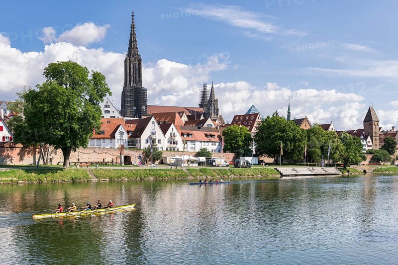 City view, Danube bank with historic old town, fishermen's quarter, butcher tower and cathedral, rowing boats, pleasure boats, Ulm, Baden-Württemberg, Germany, Europe