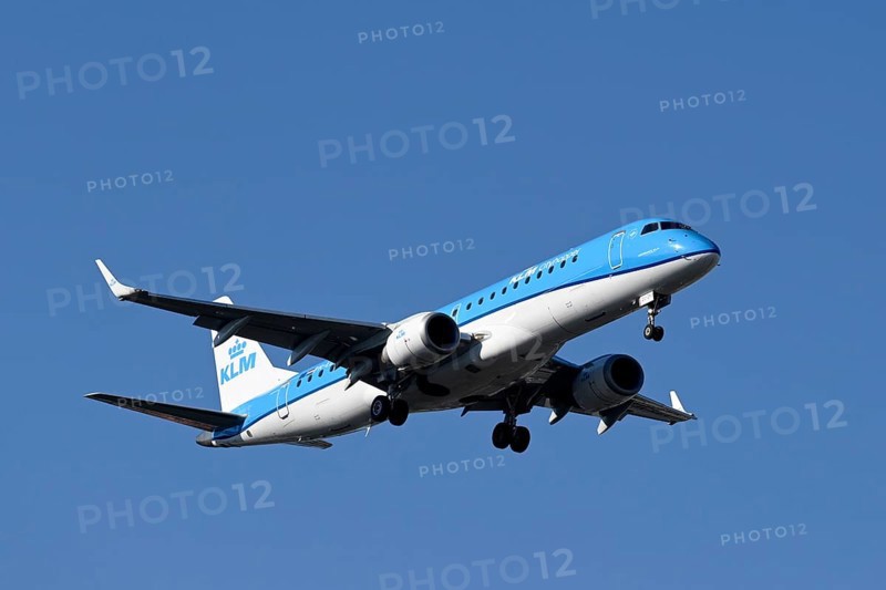 Aircraft KLM Cityhopper, Embraer ERJ-190, PH-EZC
