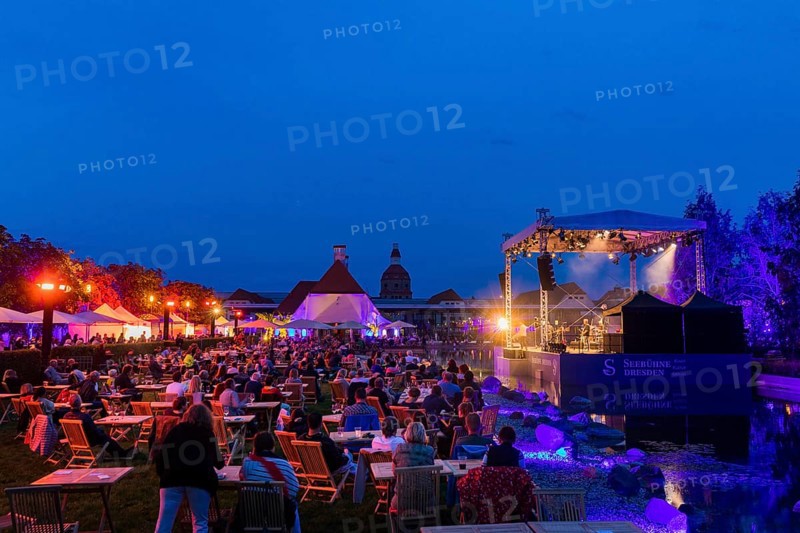 The Seebühne Dresden a new place for art, culture and enjoyment. On the Seebühne in the Ostra-Areal, the exclusive location, there were four concerts with great artists., Jan Josef Liefers with his band RADIO DORIA