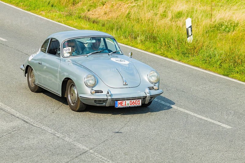 A drive for vintage vehicles. Skilful handling of the vehicle, finding the route by means of the road book and consistent driving style will be assessed. The route, time and drive-through checks as well as special stages are determined by the road book and the boarding card. Porche 356 C 1963