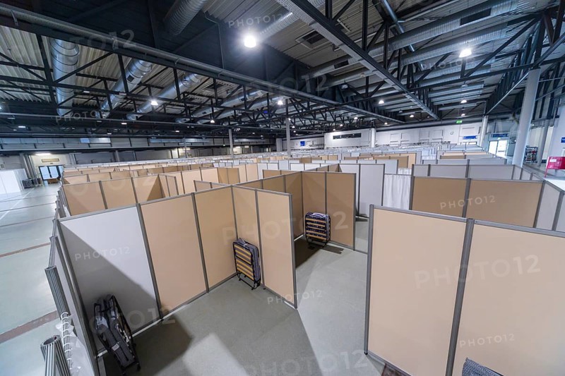 From 14 November to the beginning of January 2023, the Dresden City Council will temporarily use part of the Dresden Trade Fair Centre as refugee accommodation, which will be operated by the Johanniter. Since an increase in the number of refugees, especially from Ukraine, is to be expected due to the season