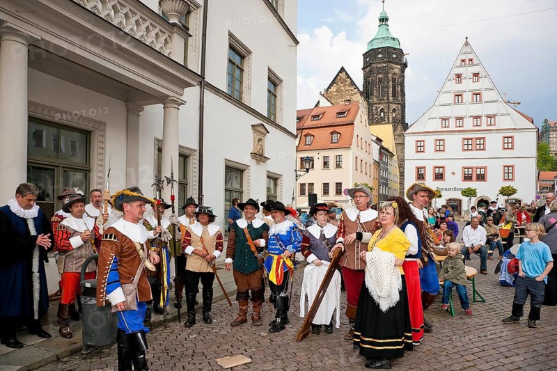 Pirna the members of the association Der Retter playfully re-enact the invasion of the Swedes in the 30 Years' War