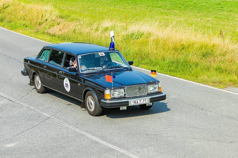 A drive for vintage vehicles. Skilful handling of the vehicle, finding the route by means of the road book and consistent driving style will be assessed. The route, time and drive-through checks as well as special stages are determined by the road book and the boarding card. Volvo 264 TE