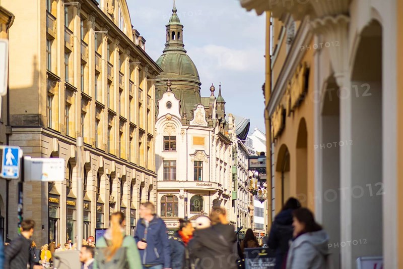 Passers-by in Grimmaische Strasse