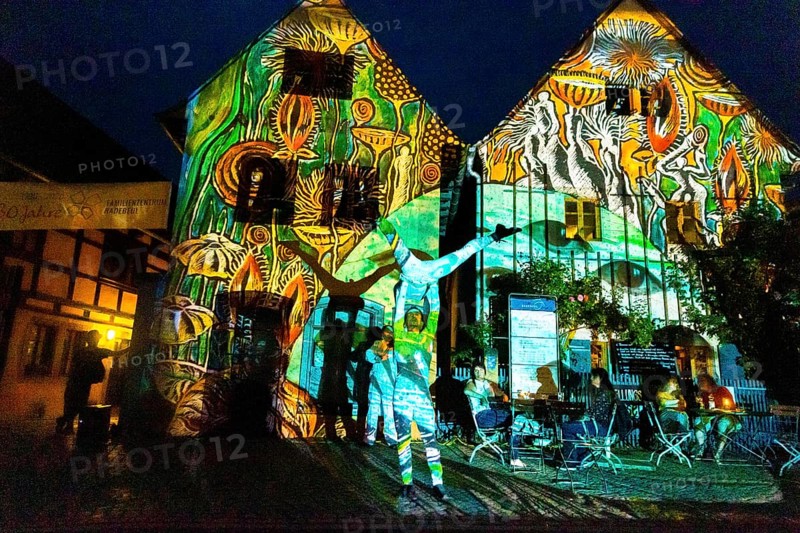 Midsummer Night's Dreams Projections by Claudia Reh, Florian Meyer, violin, Norbert Kegel dances together with Mu-Yi Chen in the play of colours and lights