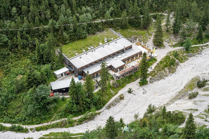Höllentalangerhütte in the Höllental, Wetterstein Mountains, Garmisch-Patenkirchen, Bavaria, Germany, Europe