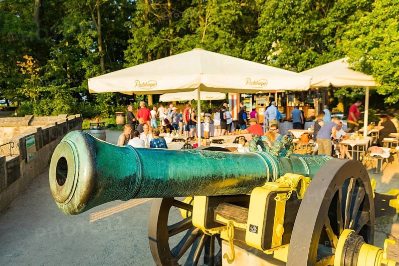 Morning picnic high above the Elbe valley, Königstein Fortress. The champagne breakfast is served in the morning light on the Blitzeichen plateau with a view of the Lilienstein and the Elbe