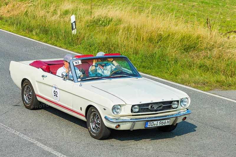 A drive for vintage vehicles. Skilful handling of the vehicle, finding the route by means of the road book and consistent driving style will be assessed. The route, time and drive-through checks as well as special stages are determined by the road book and the boarding card. Ford Mustang 1966