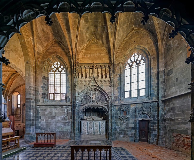 Choir with Tomba of Lodovico II di Saluzzo also Ludovico II del Vasto, burial place in French Flamboyant Gothic, French Late Gothic, San Giovanni, Saluzzo, Province of Cuneo, Piedmont, Italy, Europe