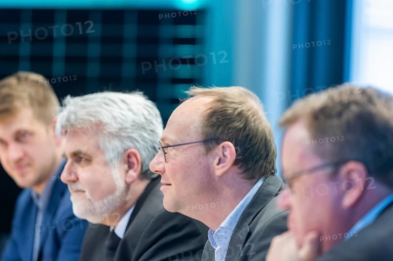 Talk on the occasion of the signing of Saxony-Anhalt's accession to the SIRE network by Minister of State Günther and Minister Willingmann, . Solarwatt is a German manufacturer and supplier of photovoltaic systems for private homes and small businesses