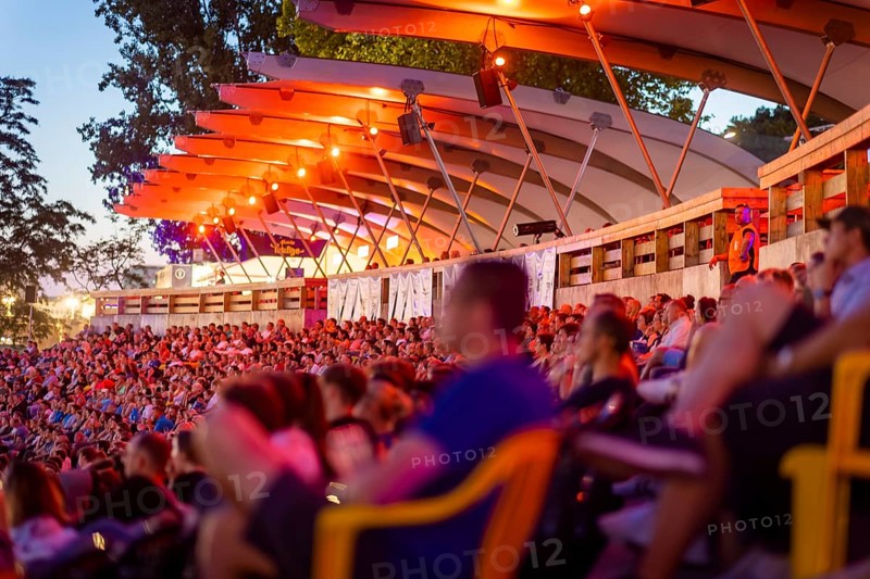 The Film Nights on the banks of the Elbe are Germany's largest open-air cinema festival. They have taken place every summer since 1991 on the Neustädter Elbufer in Dresden and have attracted over 200, 000 viewers in recent years. In 2021 the film nights will start with the Radeberger Fimnacht and 60 Years of Bond: No Time to Die