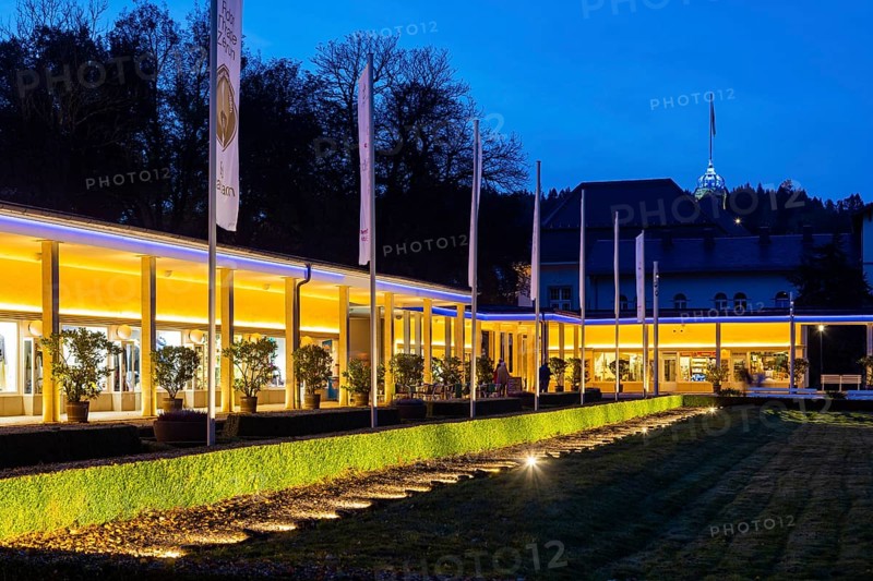 The Saxon State Spa Bad Elster has installed an impressive lighting system. A fascinating world of experience and lights in the Royal Gardens. The imposing architecture surrounded by masterful horticultural art and an illumination experience that is unique in Europe