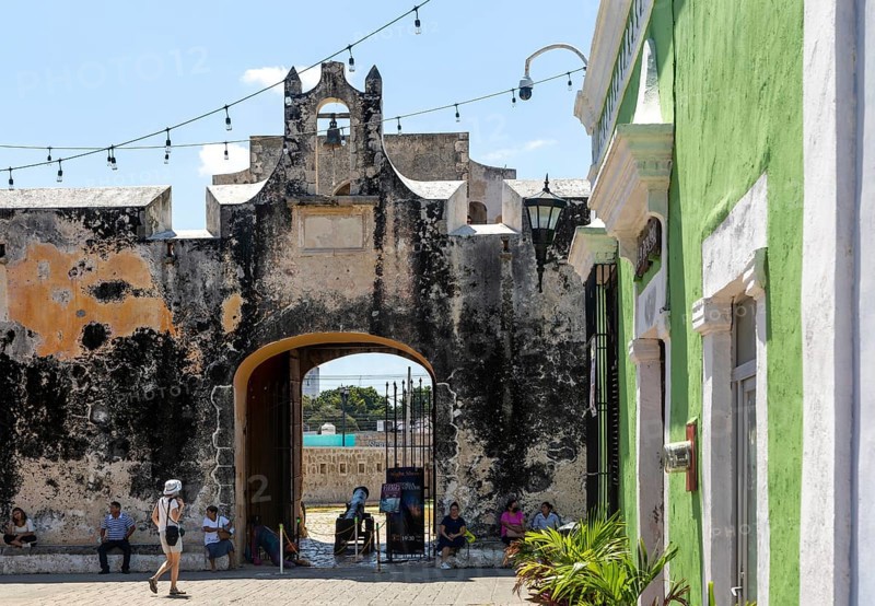 Puerta de Tierra gateway entrance, Fortifications Spanish military architecture of city walls, Campeche city, Campeche State, Mexico, Central America