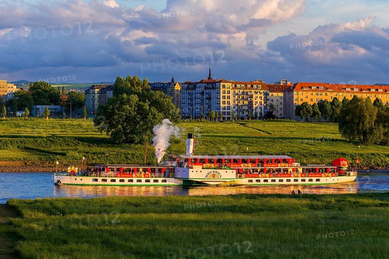 DEU Saxony Dresden Since 1995, at the 25th International Dixieland Festival, steamers and saloon ships festively flagged over all tops left the mooring bridges on the Terrassenufer. Since then the RIVERBOAT-SHUFFLE with the world's largest fleet of paddle steamers has been one of the highlights of the festival