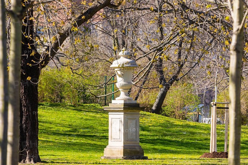 Bürgerwiese and Blüherpark, decorative vase