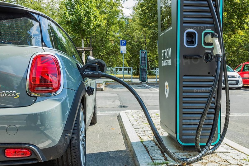 MOBI bundles the urban and environmentally friendly mobility options of trams, buses, rental bikes and cars as well as charging points for e-cars and, for the first time, e-bikes in one place, thus enabling fast transfers between different modes of transport