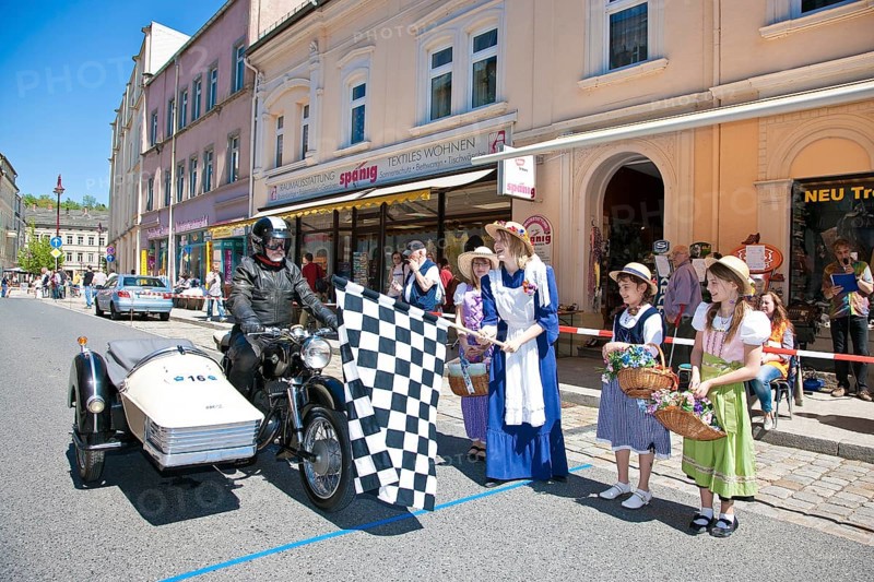 Sebnitz, town festival with classic car rally. The new flower girl Tina Häntzschel starts the motorbikes for the races