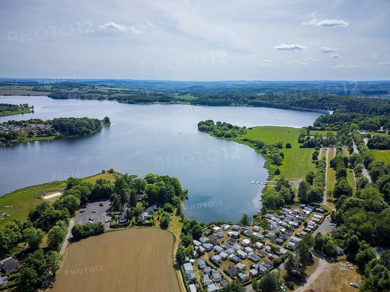 The Pöhl dam is the second largest dam in Saxony in terms of storage capacity and the third largest in terms of the height of the dam structure above the foundation and the water surface area. The dam is used for flood protection, service water supply, low water elevation, energy generation, recreation and as a transport structure