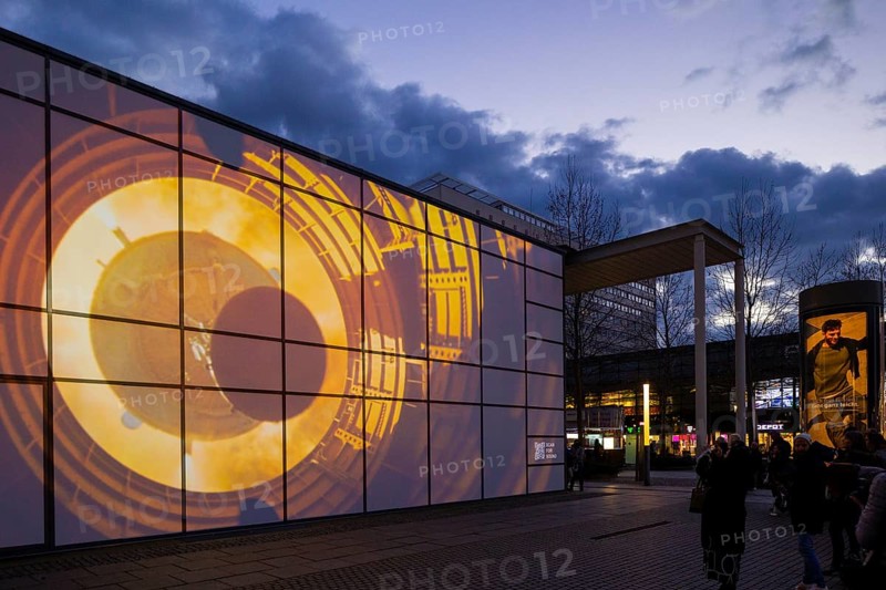 Art event Erlebnis (welt) raum on Prager Strasse with VR artist Max Salomon. On the occasion of the 50th anniversary of the Apollo mission, a 3 d spectacle was created from the photographic documentation of the astronauts, which is projected onto a house wall