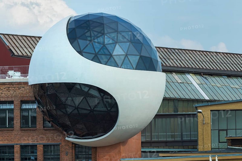 The Oscar Niemeyer Sphere was completed at the end of June 2020 as a factory canteen on the site of the Leipzig Kirow Werke and inaugurated on 03.07.2020. The Sphere was designed by Oscar Niemeyer in 2011