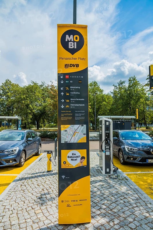 MOBIpunkt with space for two car-sharing cars and four charging points for additional electric cars