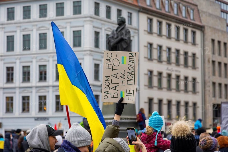 In Dresden, people gathered again on Neumarkt in front of the Church of Our Lady. On posters and banners they demanded, among other things, Stop the War and Freedom for Ukraine and expressed their solidarity with the people in Ukraine
