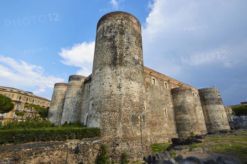 Super wide angle, Castello Ursino, tower, castle complex, cooled lava, Catania, Old Town, Baroque Old Town, Eastern Cuisine, Sicily, Italy, Europe