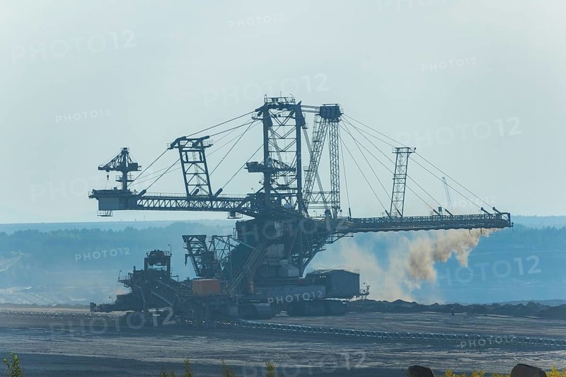 Stacker 1102 A2Rs-B 15400.120 distributes the overburden on the recultivation area in the Nochten opencast mine