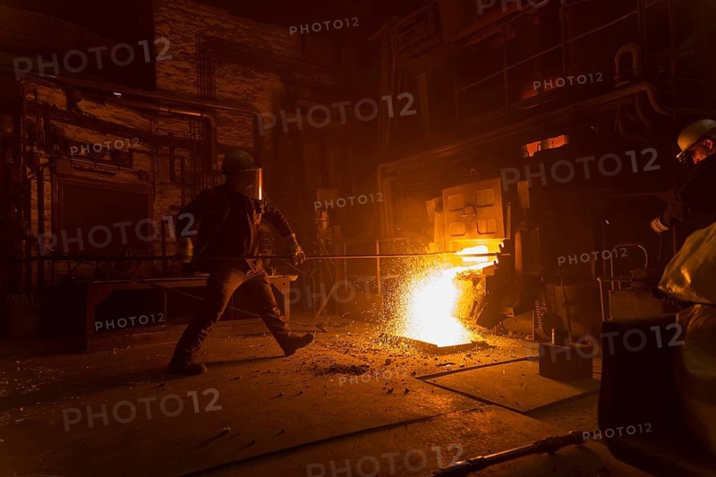 Schmees foundry in Pirna, slag tap