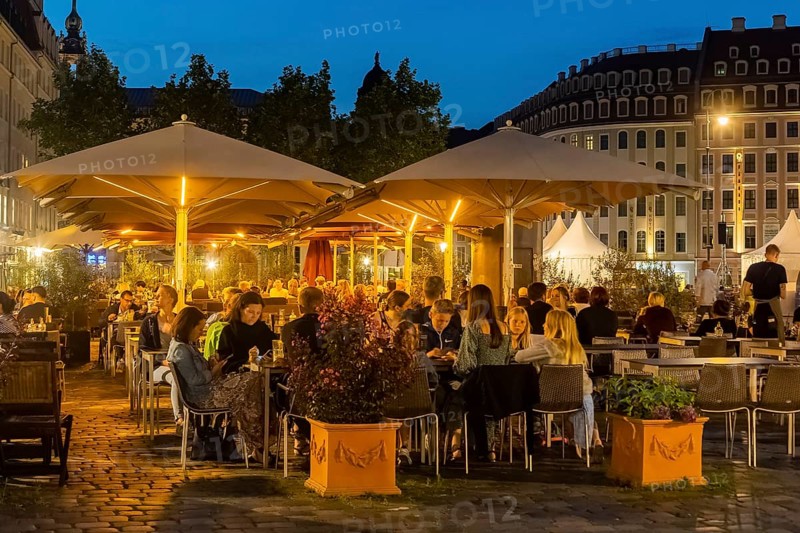 Outdoor gastronomy on Dresden's Neumarkt at the Church of Our Lady, thanks to the current Corona relaxations, a little normality is returning to everyday tourist life