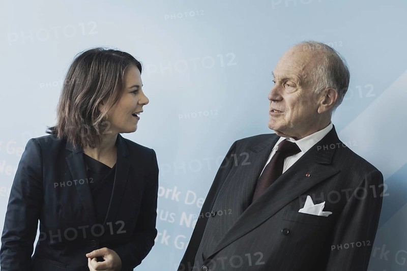 (L-R) Annalena Bärbock (Bündnis 90 Die Grünen), Federal Minister for Foreign Affairs, meets Ronald S. Lauder, President of the World Jewish Congress, for talks in New York City, 17.07.2023. Annalena Bärbock travels to New York to attend the ceremony marking the 25th anniversary of the Rome Statute of the International Court of Justice., New York City, United States, North America