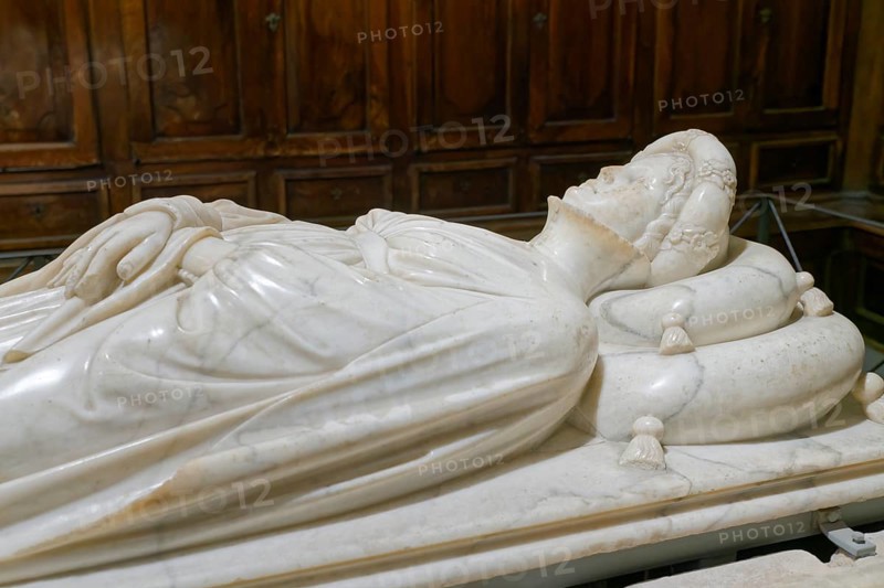 Detail, Tomb of Ilaria del Caretto, Monumento funebre a Ilaria del Carretto, sculptor Jacopo della Quercia, c. 1406, Gothic, Sacristy, Sagrestia, Cathedral, Cattedrale di San Martino also Duomo di Lucca, Lucca, Tuscany, Italy, Europe