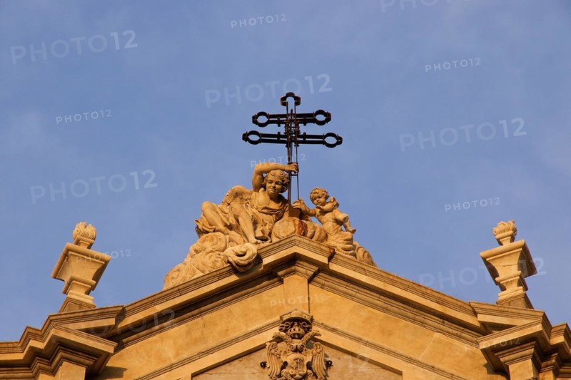 Gable, Figures, Angels, Evening light, Cross, Cathedral, Catania, Old Town, Baroque Old Town, East Coast, Sicily, Italy, Europe