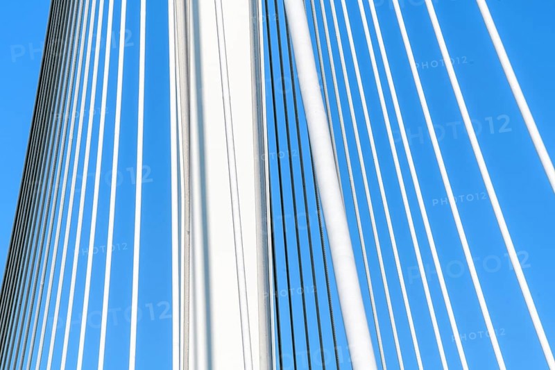 Die Deux-Rives-Fussgängerbrücke zwischen Deutschland und Frankreich in Kehl und Strassburg, ein Symbol der grenzüberschreitenden Zusammenarbeit. Bas-Rhin, Collectivite europeenne d'Alsace, Grand Est