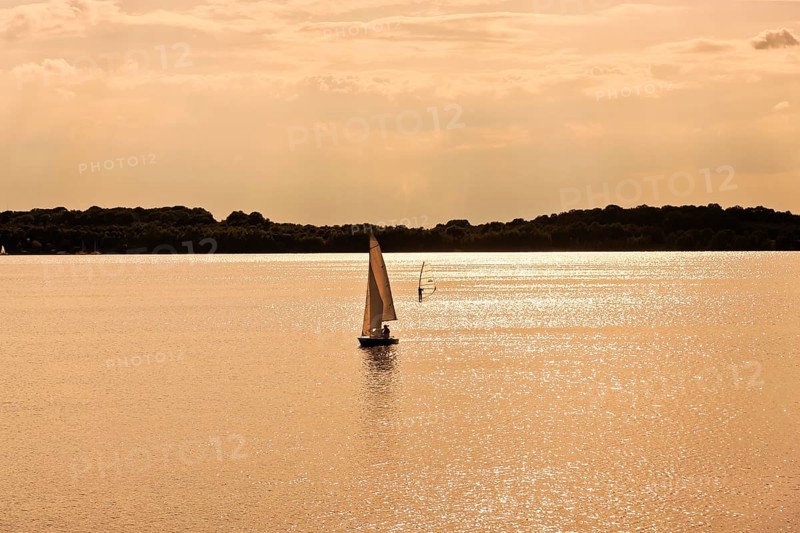 Sailors on Lake Cospuden