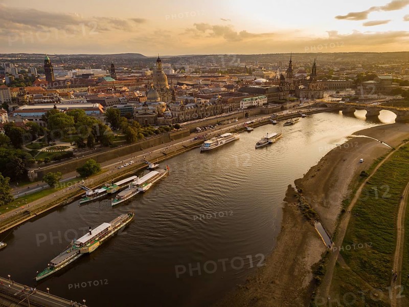 Although the Dresden City Festival was moved to the autumn, 4 steamers still held a small steamship parade