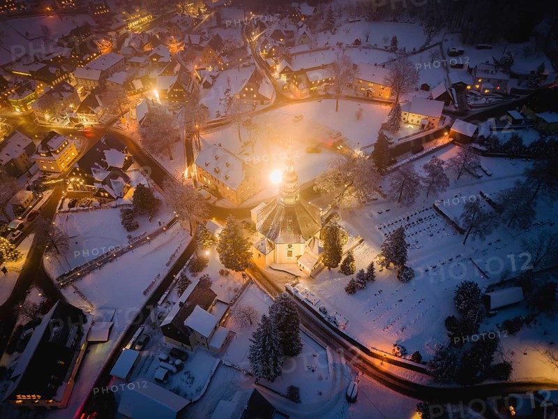 Snow-covered Seiffen with the mountain church