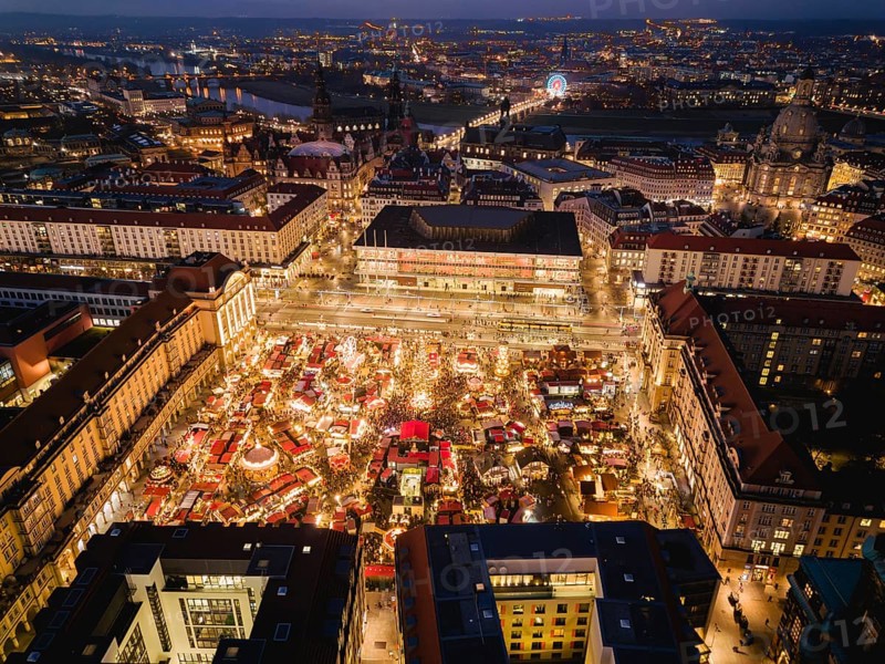 The 588th Dresden Striezelmarkt has reopened after a Corona-related break